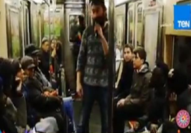 رجل أمريكي يحول مترو نيويورك لـ"صالة رقص" ورد فعل رائع من الركاب