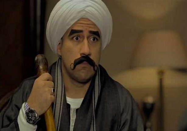 مقطع نادر لأول مشهد تمثيلي يظهر فيه النجم "أحمد مكي"