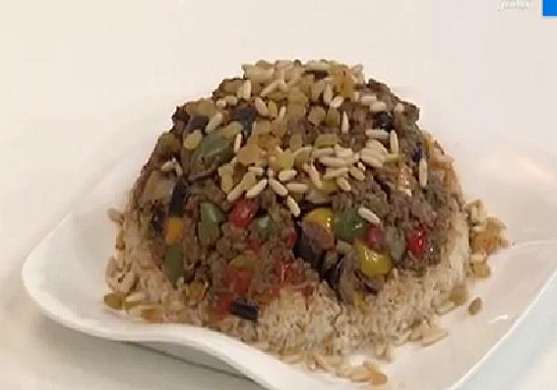الشيف أيمن عفيفي - طريقة عمل قالب أرز بالمسقعة