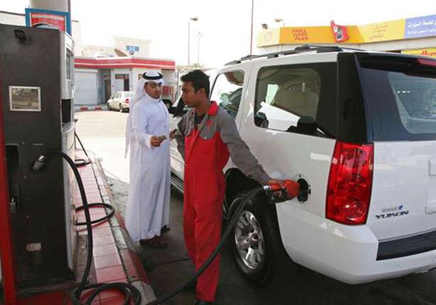 سعودي يكشف محطة وقود تخلط الديزل بالبنزين. . (فيديو) 