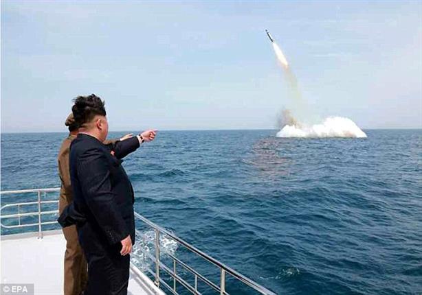 كوريا الشمالية تنجح في إطلاق صاروخا باليستيا من تحت الماء