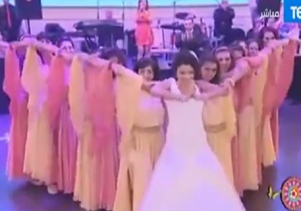 عروس سورية تقدم رقصة مدهشة في فرحها