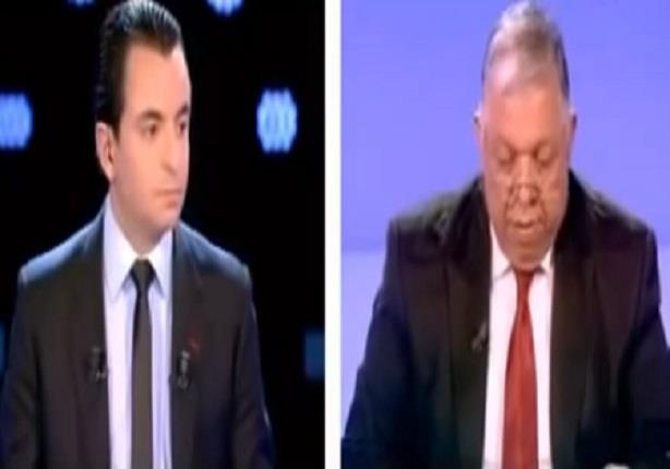 شاهد لحظة تحطم مقعد ضيف في برنامج على الهواء