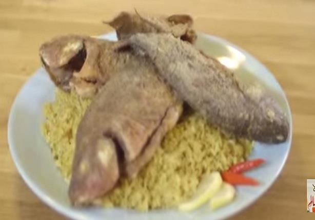 السمك المقلي مع الأرز المبهر - مطبخ منال العالم