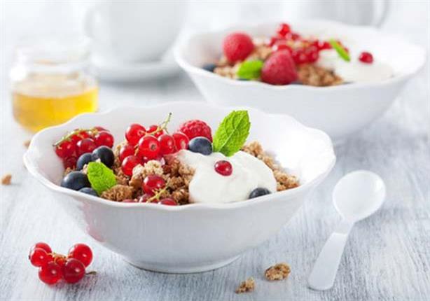 . زبادي بالفواكه والعسل                                                                                                                                                                                 