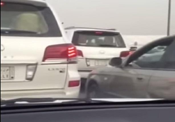 سيارتان من نفس النوع تحملان نفس اللوحة في السعودية