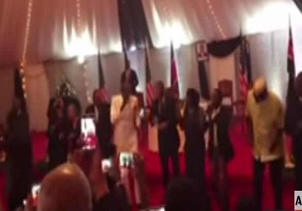 باراك أوباما والرئيس الكيني يرقصان على أنغام الـ"ليبالا"