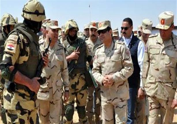 السيسي يرتدي الزي العسكري في زيارته لتفقد القوات بشمال سيناء