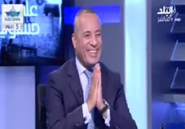 أحمد موسى يصفق على ألحان أغنية لقناة السويس الجديدة