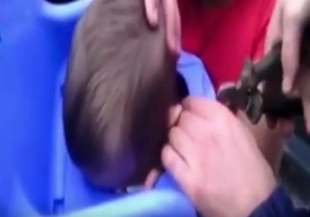 إنقاذ طفل رضيع علق رأسه داخل كرسي "مرحاض" بروسيا