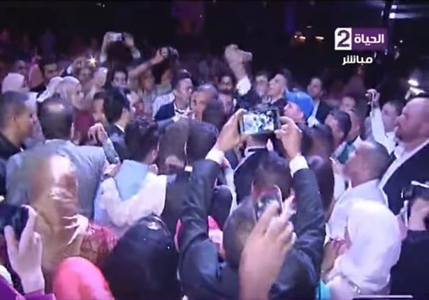 لاعبو الأهلي يشعلون حفل زفاف وليد سليمان بـ"التالتة شمال"