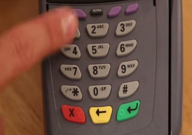 فيديو يوضح طريقة سرقة كلمة السر بالبطاقة الائتمانية الـ«ATM»، وذلك من خلال هواتف الـ«I phone»