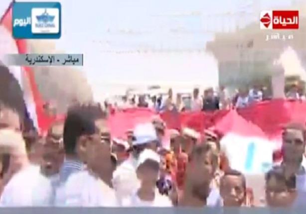 الإسكندرية تتزين بأطول علم لمصر للإحتفال بقناة السويس الجديدة