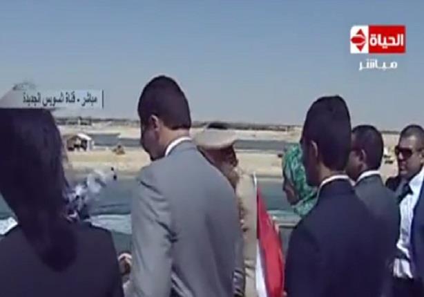 الشباب تلتف حول الرئيس السيسي على متن يخت المحروسة  بقناة السويس الجديدة