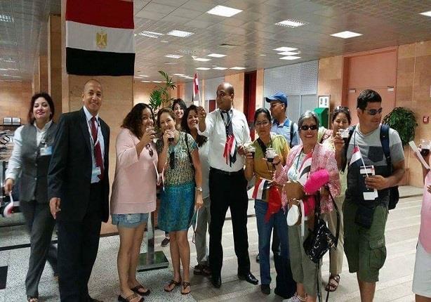 بالصور.. مطار الأقصر يحتفل بافتتاح قناة السويس الجديدة مع المسافرين