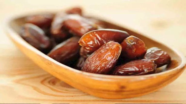 "فوائد بالجملة" إليك ما يفعله تناول التمر بالطحينة للرجال 