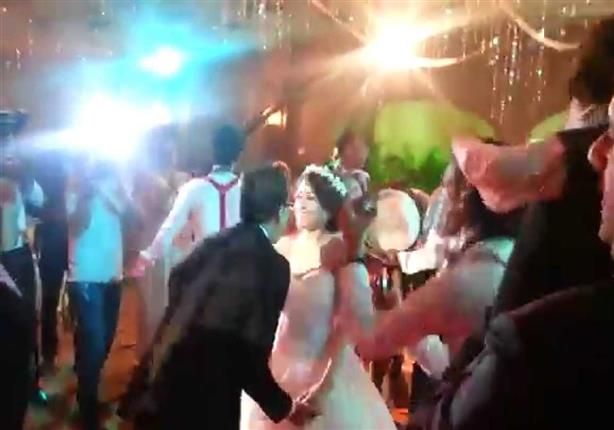 بالفيديو.. عمرو أديب يرقص على نغمات حفل زفاف مدرسي