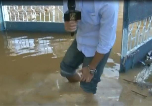 بالفيديو- الأسماك تظهر بشوارع سوهاج بسبب السيول