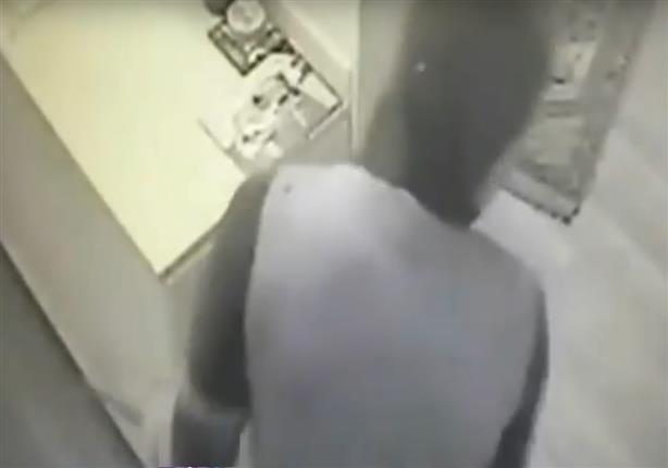 فيديو من كاميرات المراقبة لقاتل نيفين لطفي أثناء تنفيذ الجريمة