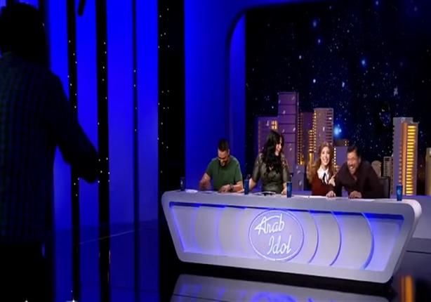موقف طريف لمتسابق "Arab Idol" تدخل لجنة التحكيم في نوبة ضحك - فيديو