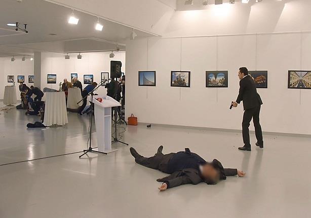 فيديو واضح للحظة اغتيال سفير روسيا في تركيا