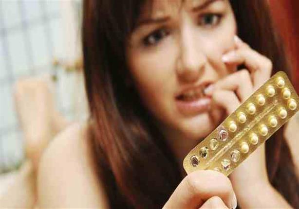 آثار جانبية  لحبوب منع الحمل.. أعراض تنذركِ بالخطر