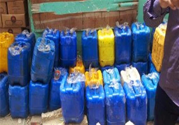 ضبط 18 ألف لتر سولار داخل سيارة لنقل المواد البترولية عقب سرقتها من خط أنابيب بترول بالسويس ضبط 18 ألف لتر سولار داخل سيارة لنقل المواد البترولية عقب سرقتها من خط أنابيب بترول بالسويس