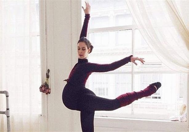 راقصة البالية "أشلي بودر" تتألق في أداء الرقصات وهي في شهرها السادس من الحمل