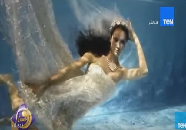 فيديو لعرض أزياء عالمي تحت الماء يبهر الجميع  