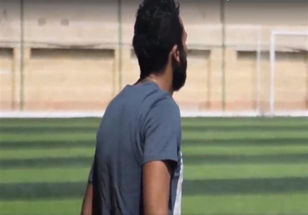 بالفيديو- إبراهيم سعيد يقود تدريبات فريق جولدي بـ "السيجارة"