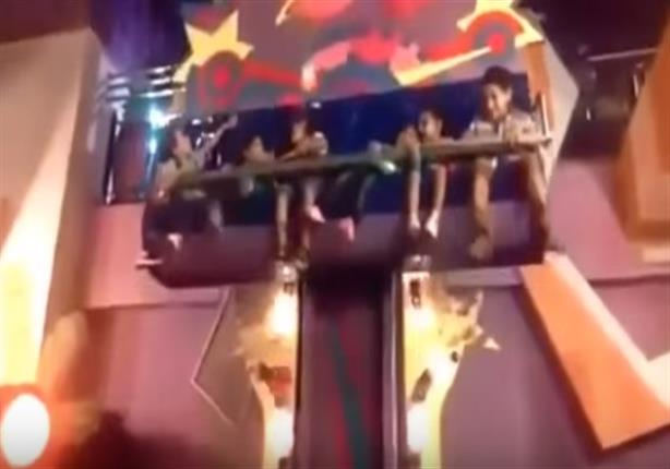 بالفيديو- لحظة سقوط طفلة من لعبة "الصاروخ" بأحد ملاهي القاهرة