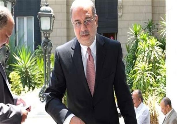 رئيس الوزراء يصل مطار القاهرة لمتابعة حادث اختطاف الطائرة
