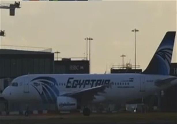 أول لقطات للطائرة المصرية المختطفة بمطار لارنكا