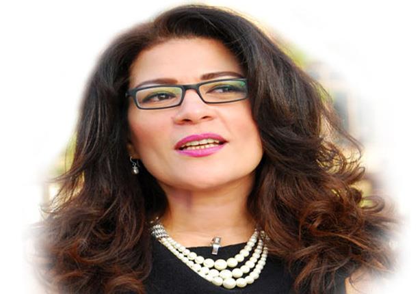 فاطمة ناعوت تبكي بعد حكم حبسها: أنا أكثر المتسامحين والداعين للحب في مصر 