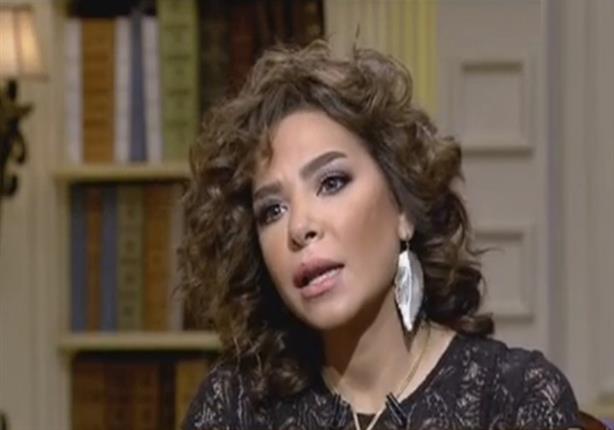 "أحمد بيحب ألفت".. يافطة عملاقة بالمهندسين تمنع طلاق فنانة مشهورة -فيديو