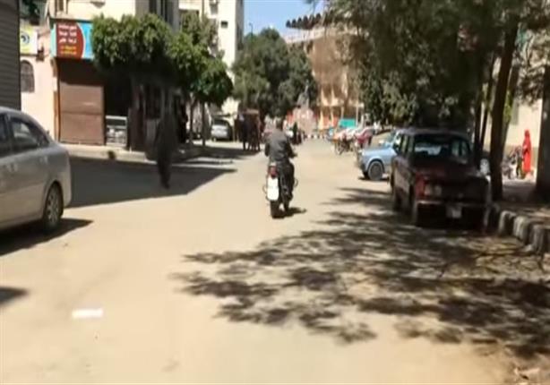 بالفيديو- على طريقة فيلم "الكيت كات" .. "كفيف" يقود دراجة نارية بسوهاج 
