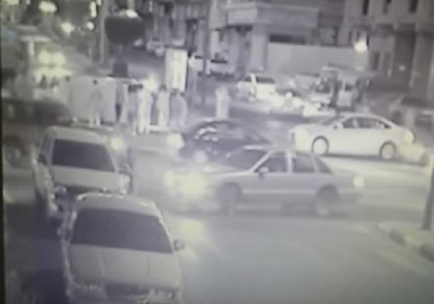 كاميرا مراقبة تسجل حادث مروع لحافلة بالسعودية