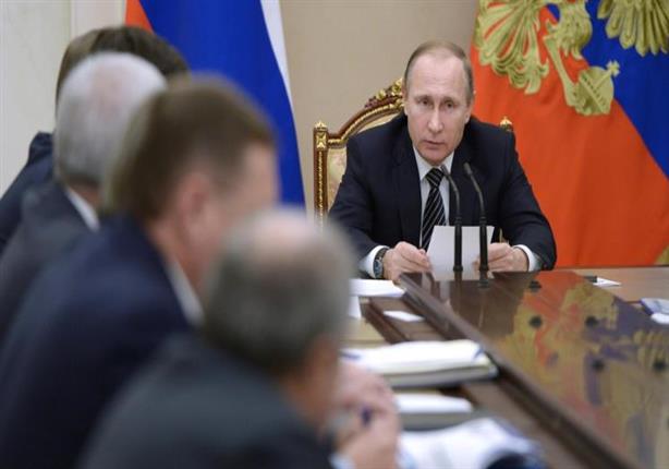 بالفيديو- رد فعل مميز لـ"بوتين" لحظة سماعه النشيد الروسي
