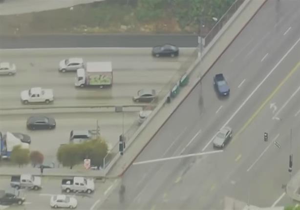 بالفيديو.. سائق يستعرض بسيارة "فورد موستنج" في مطاردة مع الشرطة