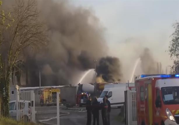 انفجار صهاريج يتسبب في حريق ضخم بفرنسا