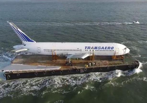 بالفيديو.. طائرة من طراز بوينج 767 تسافر عبر البحر في أيرلندا!