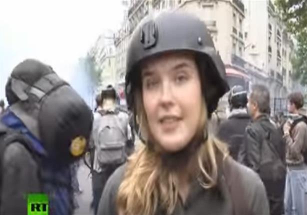 متظاهر يصفع مراسلة "روسيا اليوم" على وجهها
