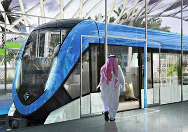 مقطع فيديو يظهر فخامة تجهيزات مترو الرياض
