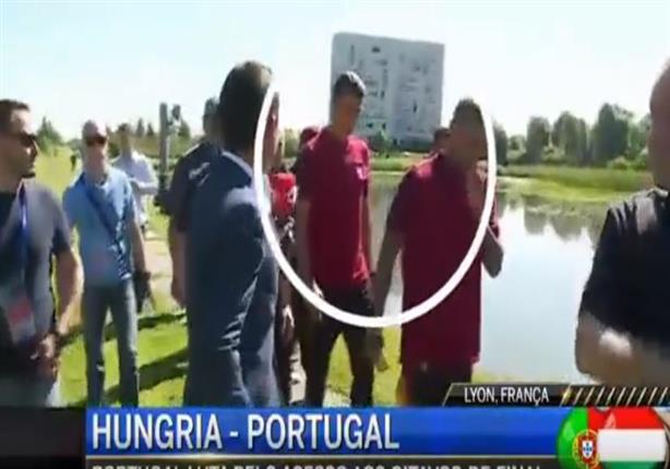 رونالدو يفقد أعصابه ويعتدي على صحفي قبل مواجهة المجر