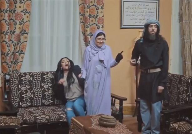موقف كوميدي لـ بدرية طلبة عقب وقوعها في قبضة داعش - فيديو