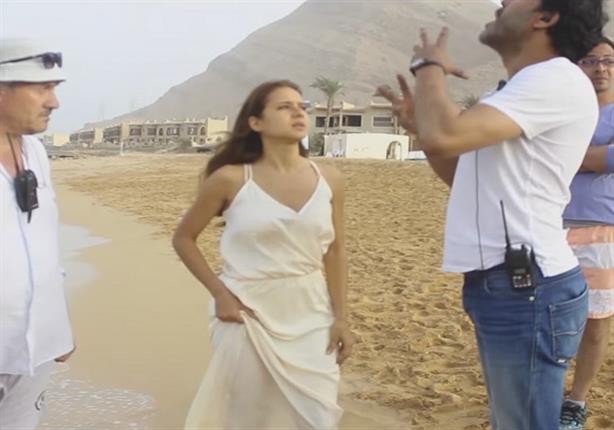 كيف تم تصوير مشهد غرق نيللي كريم في "سقوط حر"؟ - فيديو