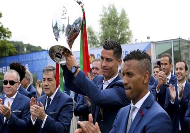  لحظة وصول منتخب البرتغال الى العاصمة لشبونة بعد تتويجه بطلاً لكأس الأمم الاوروبية 