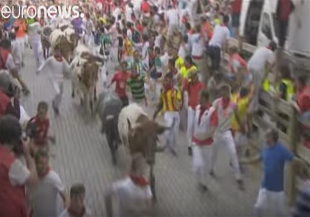 بالفيديو -  إصابة اثنتا عشر شخصاً في مهرجان سان فيرمين لمصارعة الثيران 