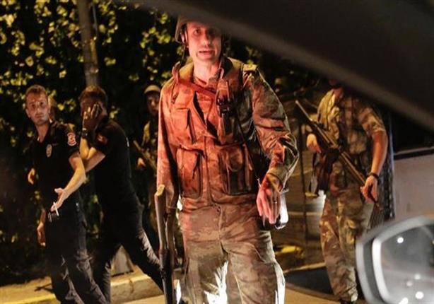 لحظة القبض على قائد محاولة الانقلاب العسكري في تركيا - فيديو