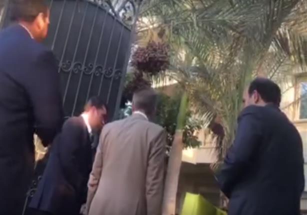 مذيعة تشن هجومًا حادًا على مدير أمن القاهرة بسبب علبة شيكولاتة فاخرة - فيديو